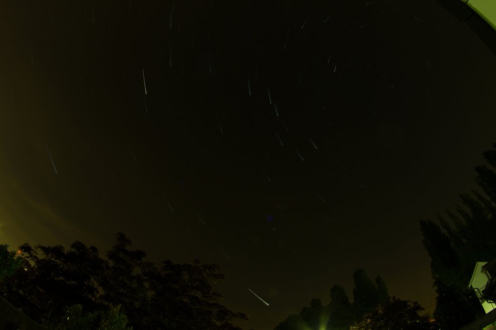StarStaX-fisheye1-aufhellen-komet.jpg